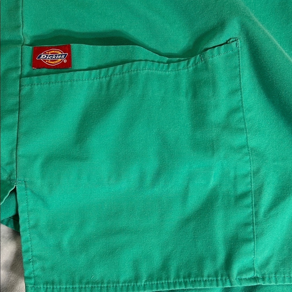 Dickies Green V-Neck Scrub Top Size Large - Picture 3 of 3